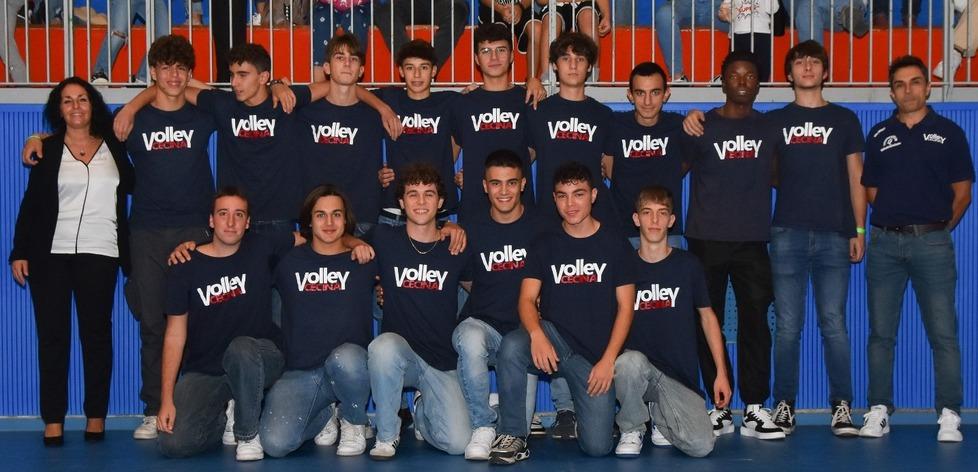 La squadra di Prima Divisione (e Under 19) maschile del Volley Cecina (foto Marco Vedovi)