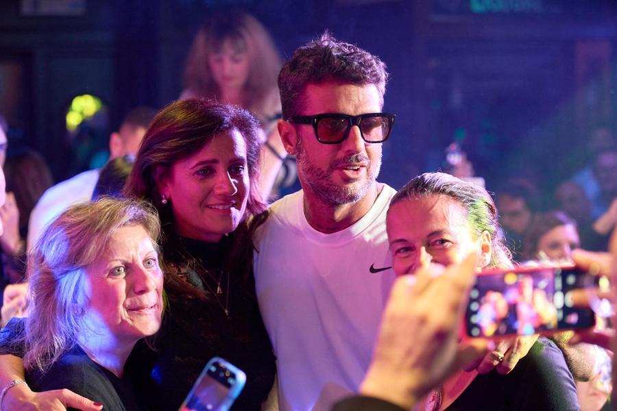 
	Corona con le fan (foto Yuri Autovino)

