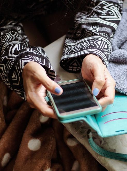 Innamorato fasullo conosciuto via chat le porta via 10mila euro