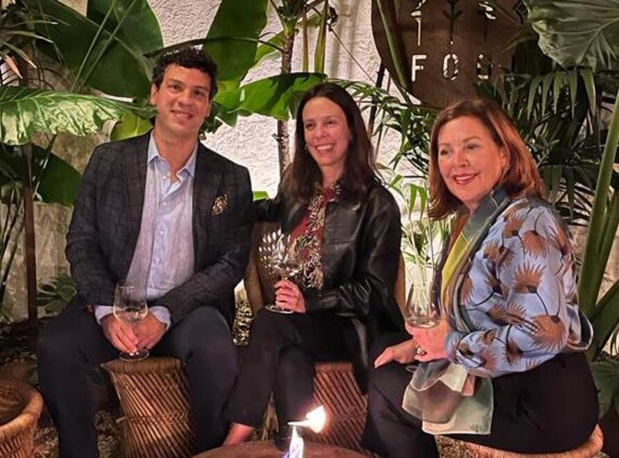 Il team di Sardiamo.com: Michele Collu, 39 anni, la sorella e la madre