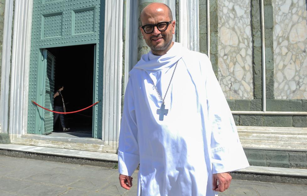 L’appello dell’abate di San Miniato: «Firenze ospiti i negoziati di pace». E Nardella toglie la bandiera di Israele per quella della pace