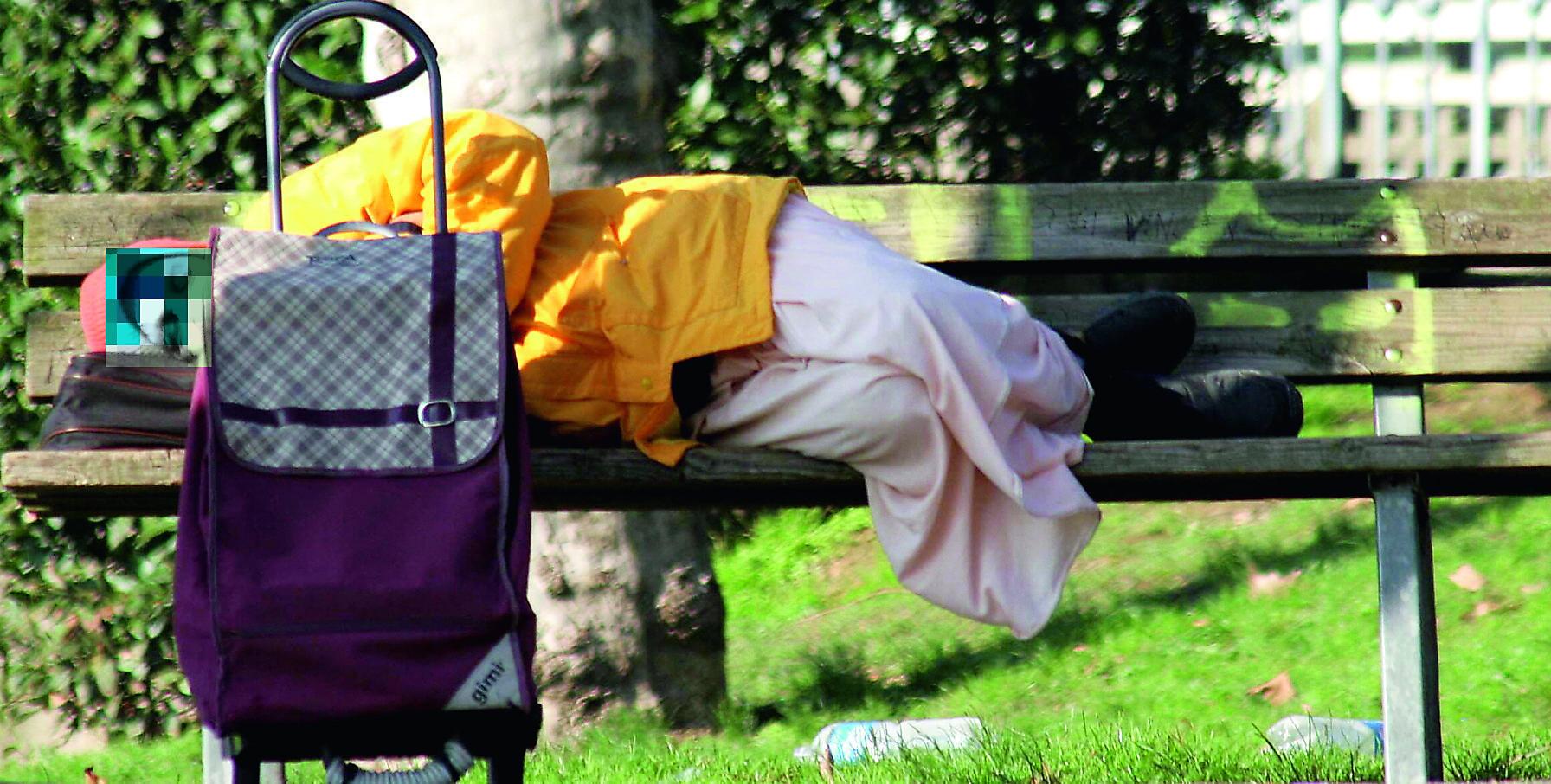 Prato, cinquanta clochard in centro: «Sono pendolari dello spaccio»