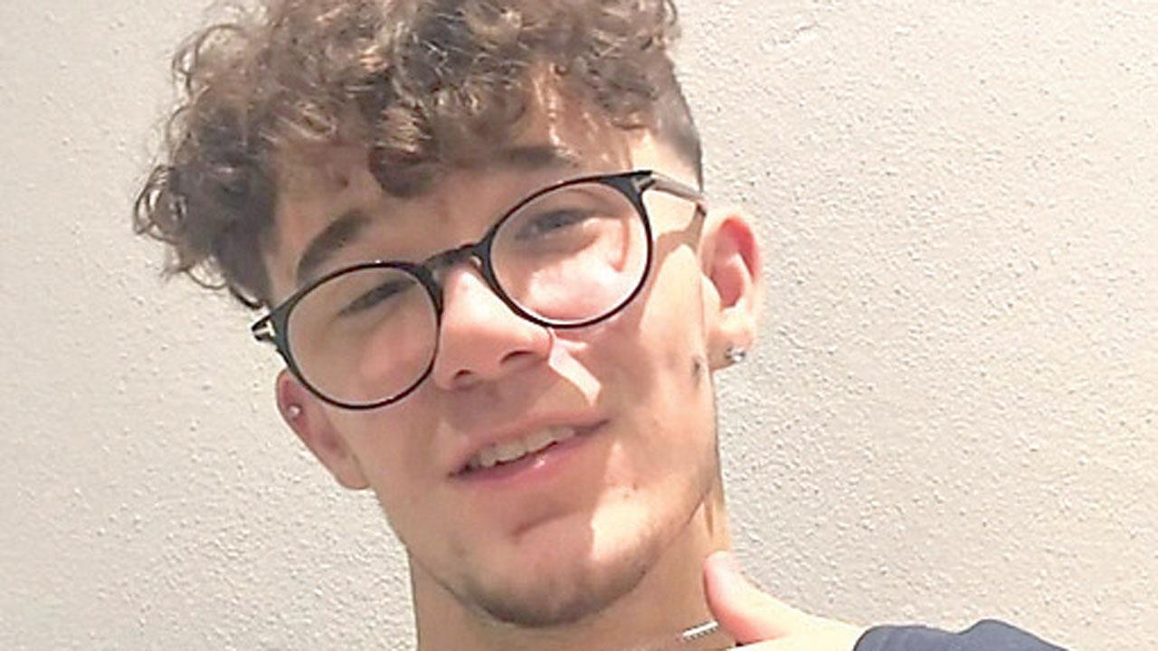 Pisa, Damn fa 18 anni e lancia il primo singolo “La mia tipa”. Dai banchi del Russoli al sogno della fama