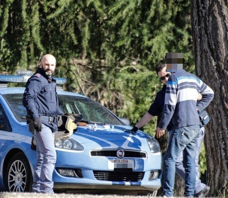 Firenze, incubo rapine in zona Cascine. Coltello alla gola per rubare i soldi
