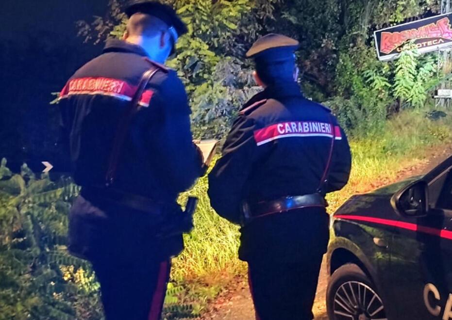 Castiglioncello, colpì con un pugno un giovane: denunciato insieme all’amico