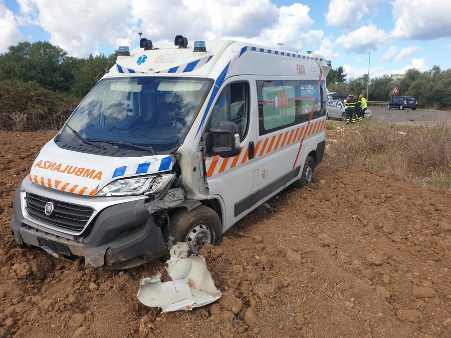 
	L'ambulanza coinvolta nell'incidente di Ottava <em>(foto Ivan Nuvoli)</em>

