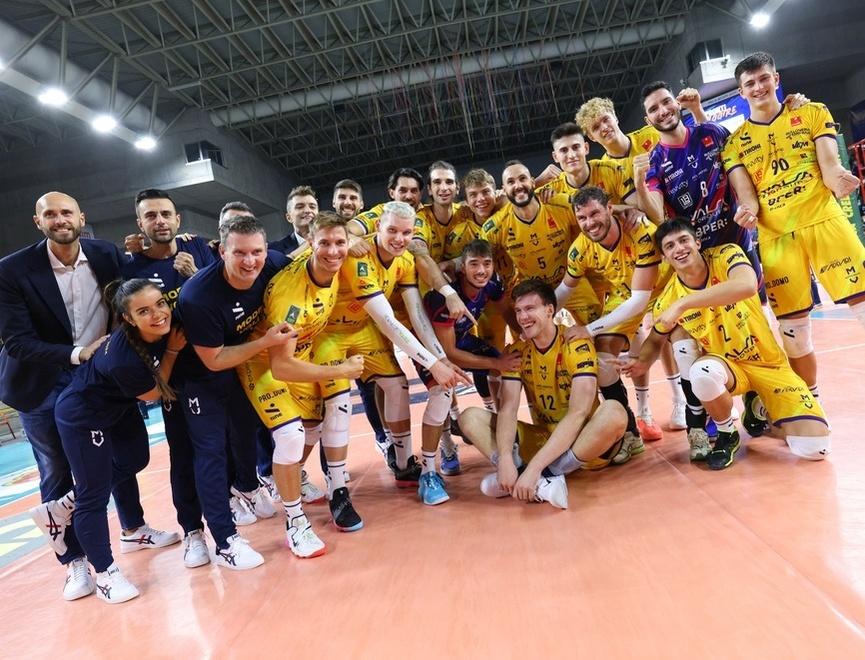 Una Modena Volley eroica, che rimonta a Verona da 0-2<br>
