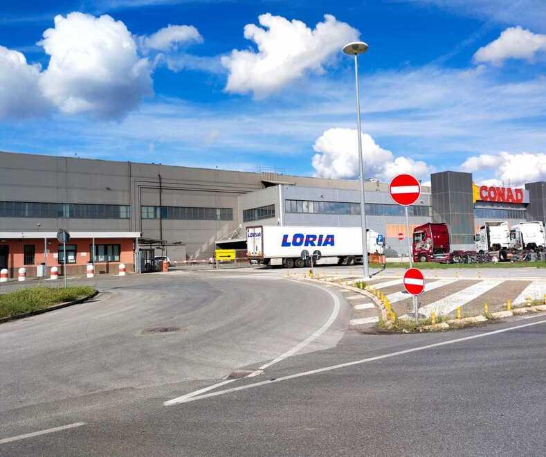 Rotatoria e maxi-parcheggio per i tir: via libera del Comune al piano di Conad