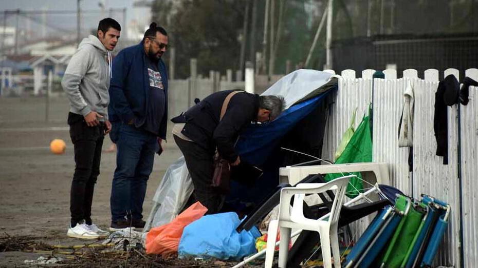 Nella foto un ammasso di oggetti con molta probabilità in uso a Noureddine Nakir