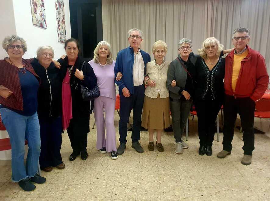 Nella foto medici infermieri e amministratori della associazione
