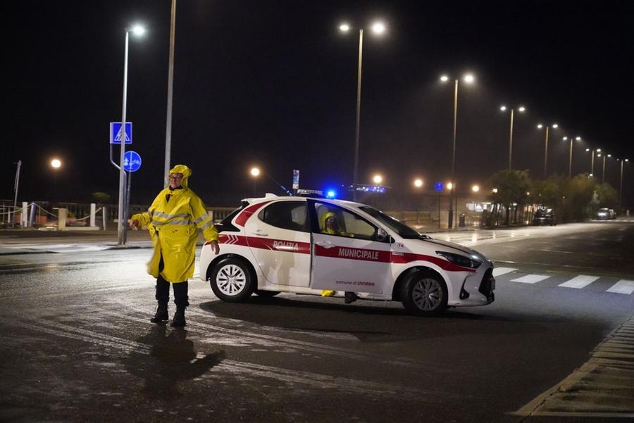 Livorno, allerta arancione per temporali: lunedì 30 chiuse le scuole