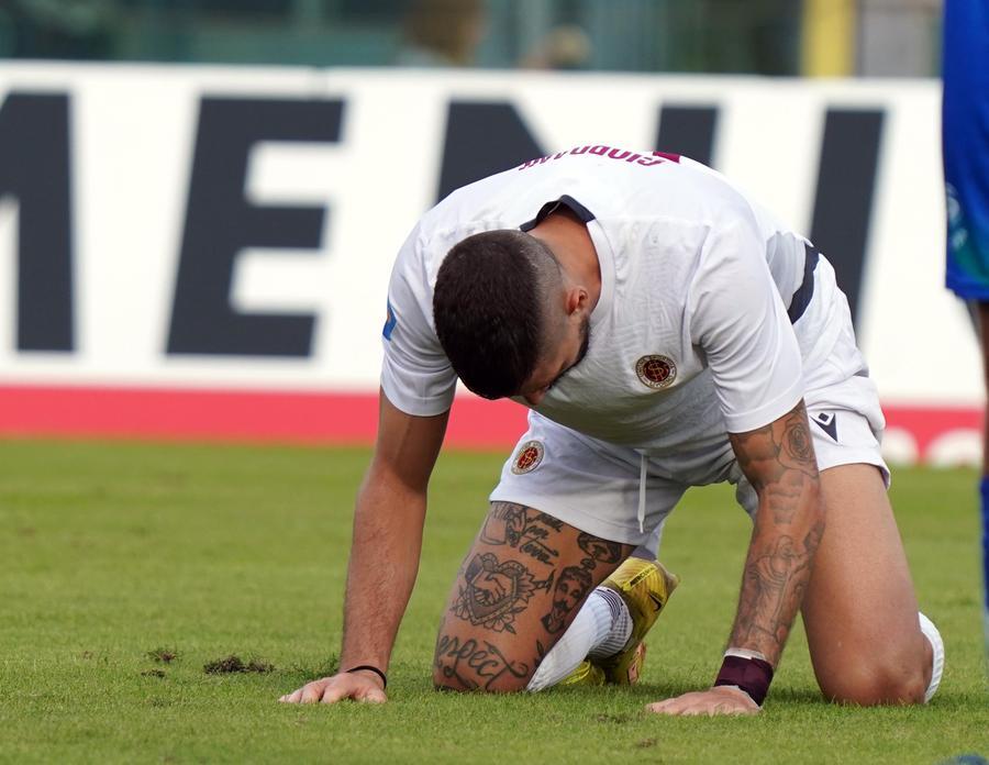 
	La delusione di un giocatore amaranto (foto Franco Silvi)

