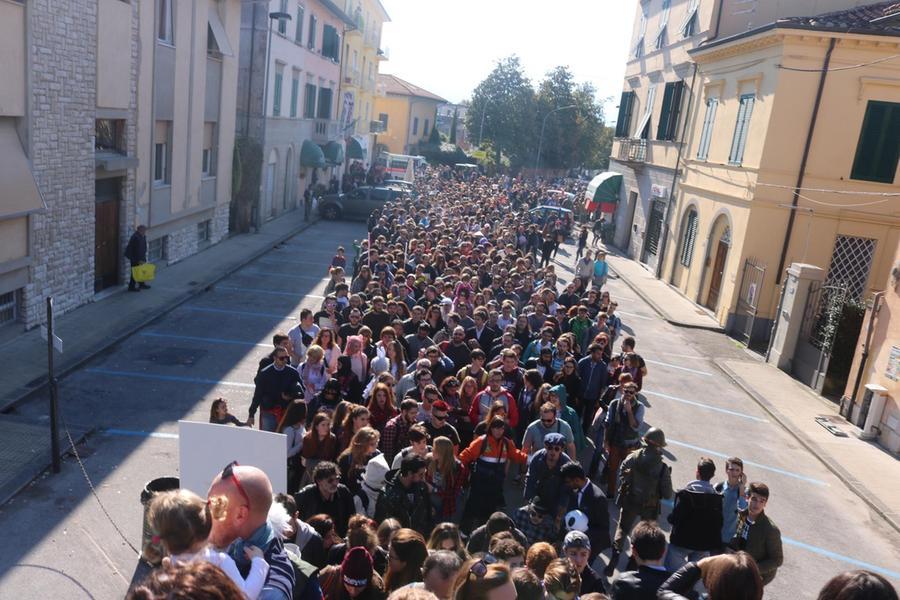 
	Folla al Lucca Comics (foto d'archivio)

