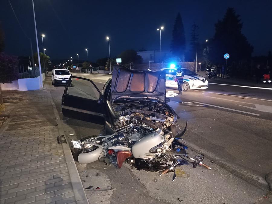 
	L'incidente sulla litoranea per Villasimius che &egrave; costato la vita a un uomo di 49 anni <em>(foto Mario Rosas)</em>

