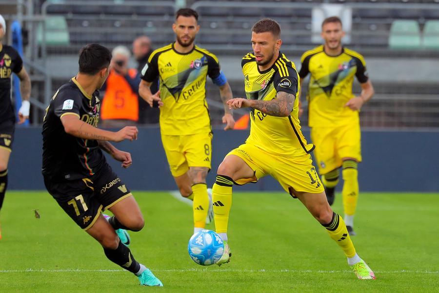 Il Pisa cade anche a Venezia