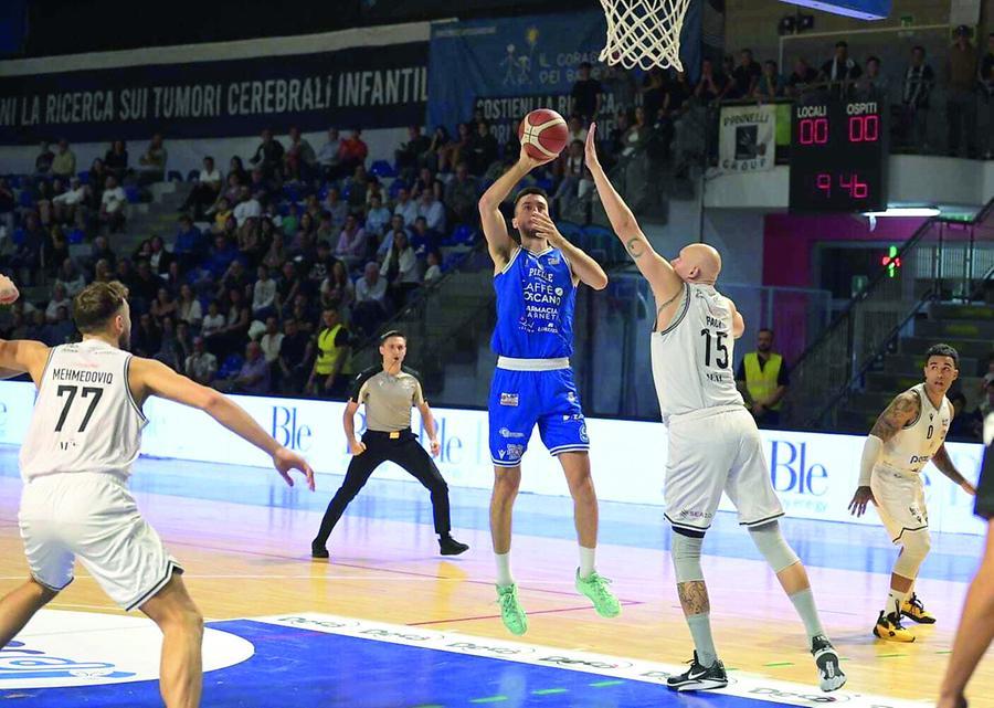 Basket, gran colpo Pielle a Caserta