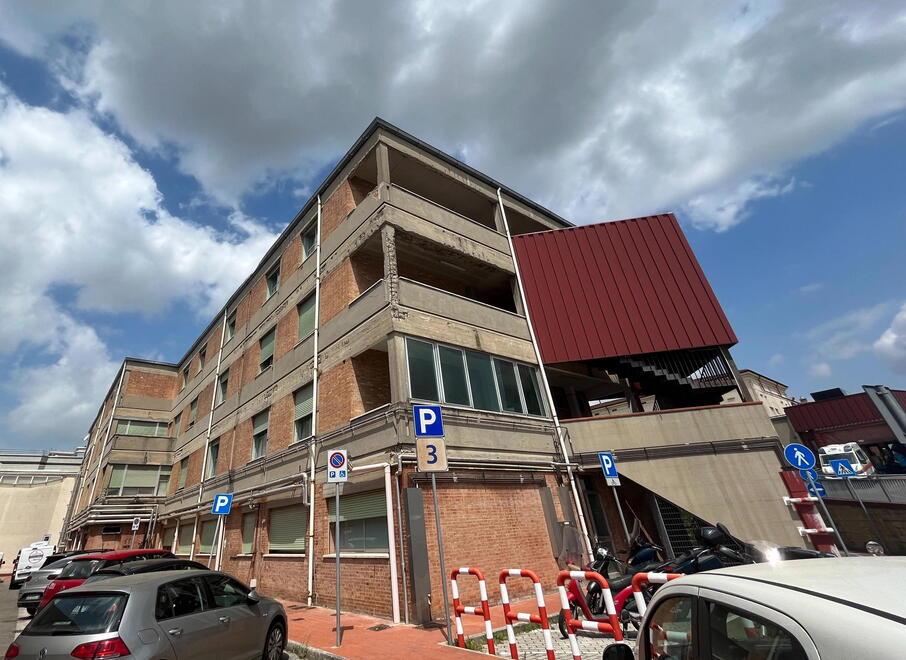Pontedera, ambulatori di cardiologia e oculistica nei prefabbricati