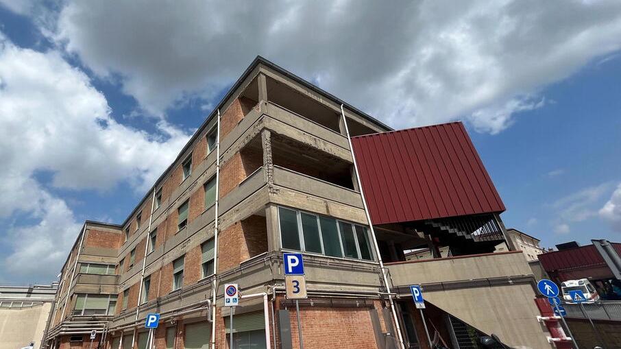 Pontedera, ambulatori di cardiologia e oculistica nei prefabbricati