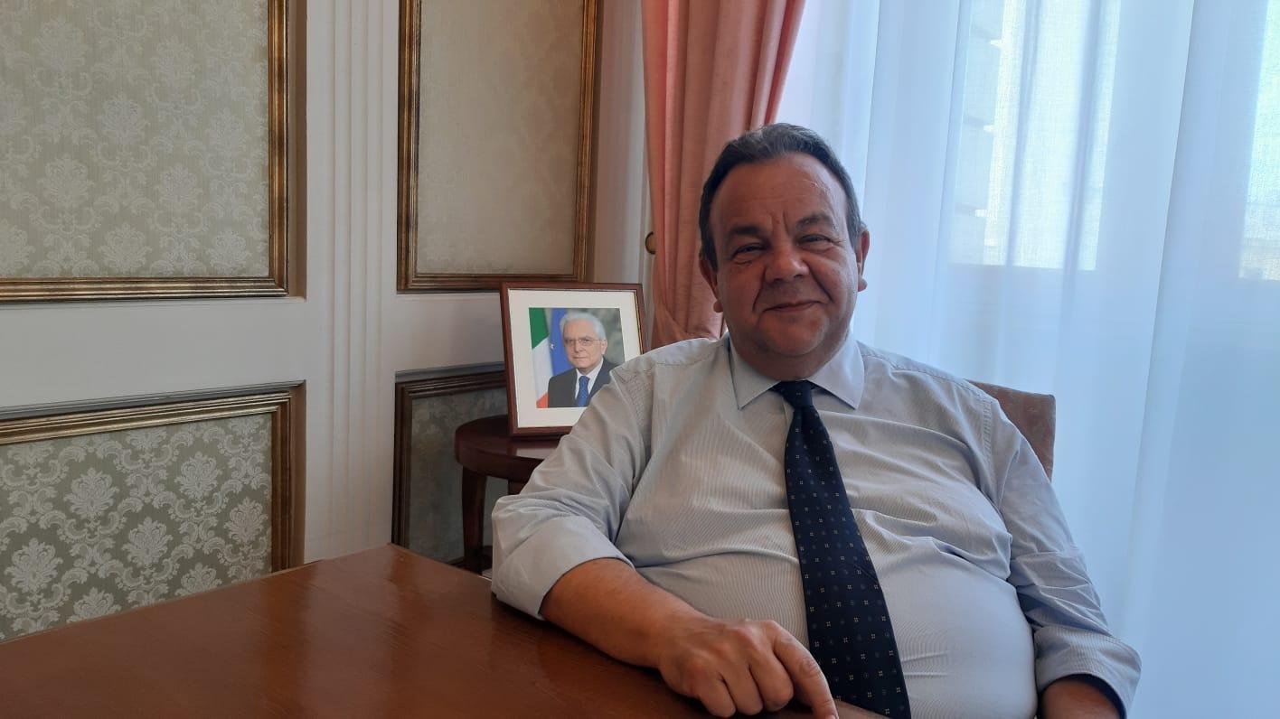 Il rettore Gavino Mariotti: «Non possiamo pensare di abbandonare gli studenti subito dopo la laurea»