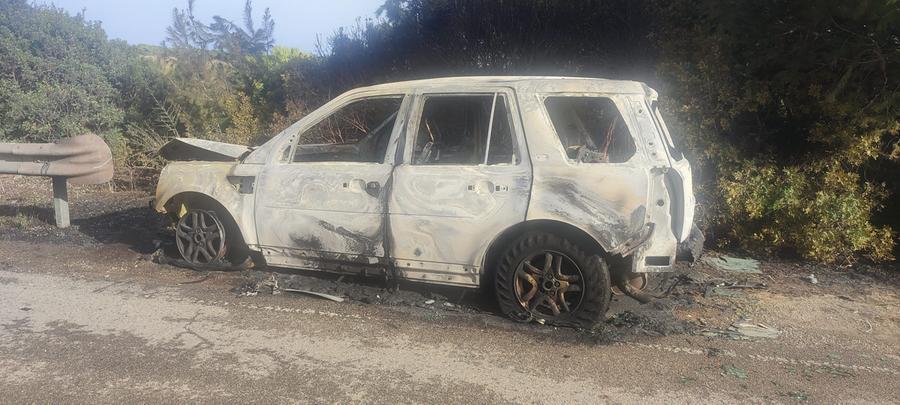 
	L'auto distrutta dalle fiamme

