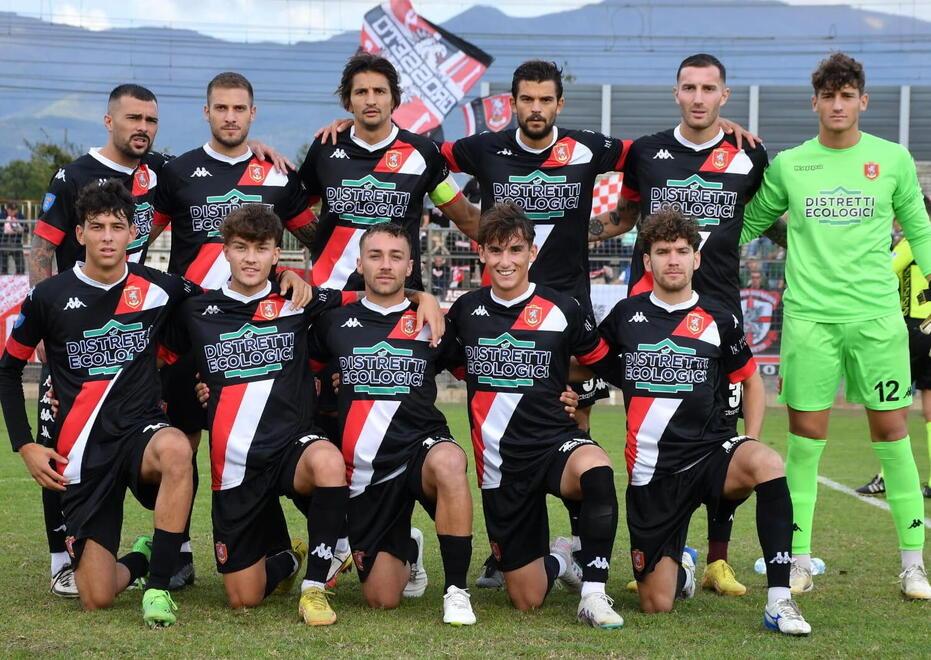 In dieci per quasi tutta la partita il Grifone strappa un pareggio d’oro