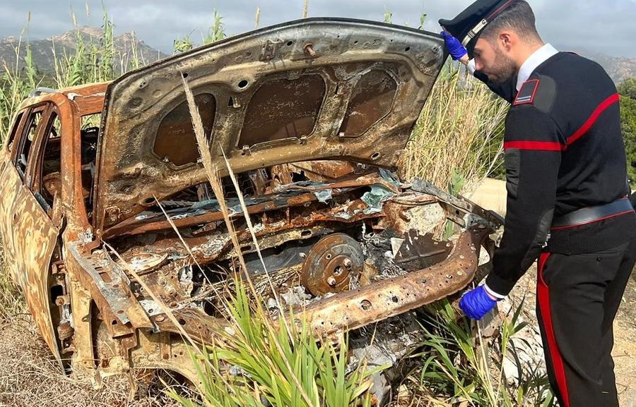 
	L'auto incendiata a Dorgali

