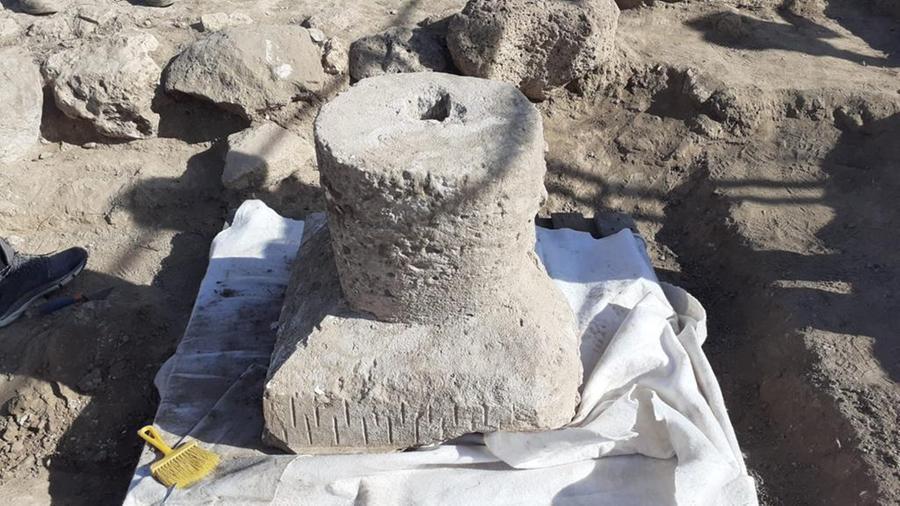 
	Il modello di nuraghe a terrazzo quadrato rinvenuto di recente

