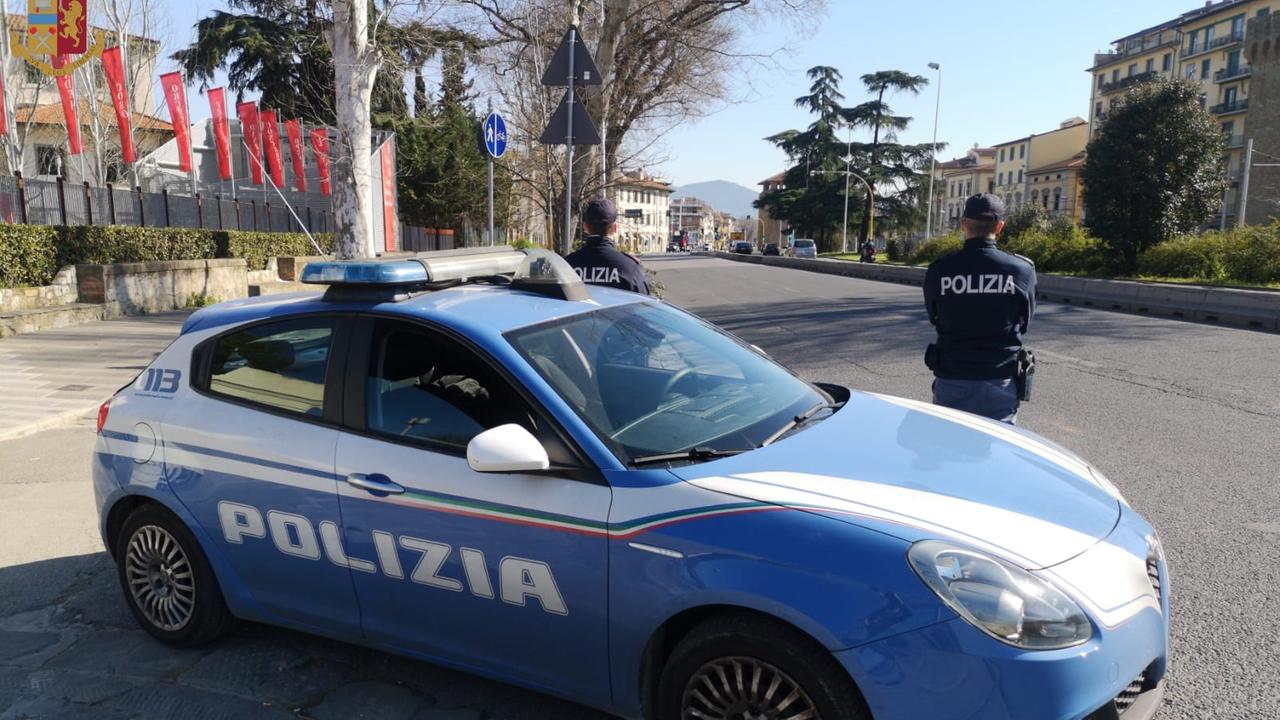 La polizia trova mille confezioni di medicinali rubati a Firenze in un magazzino di Prato