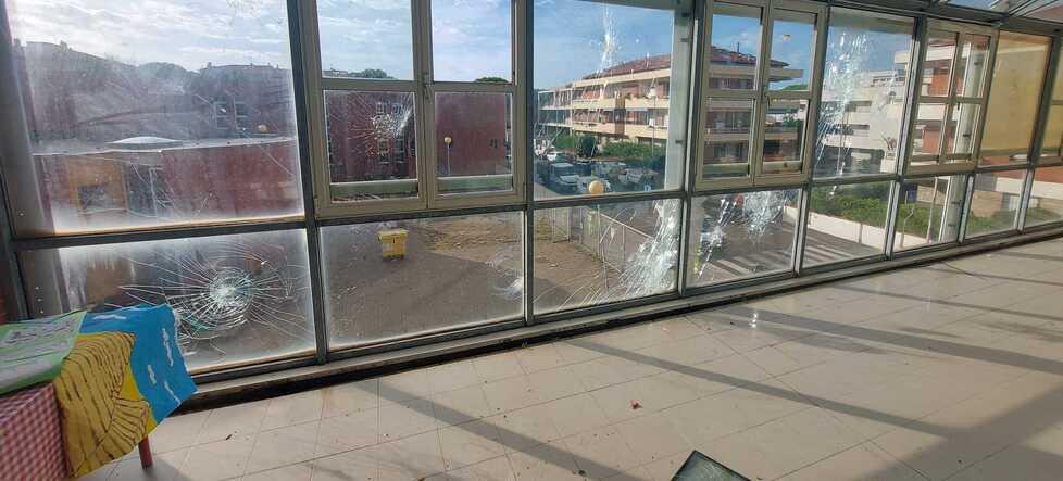 I danni dei giorni scorsi alla scuola comunale di Banditella