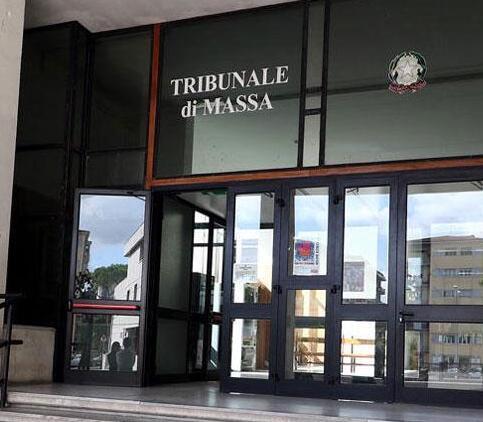 L'ingresso del Tribunale di Massa