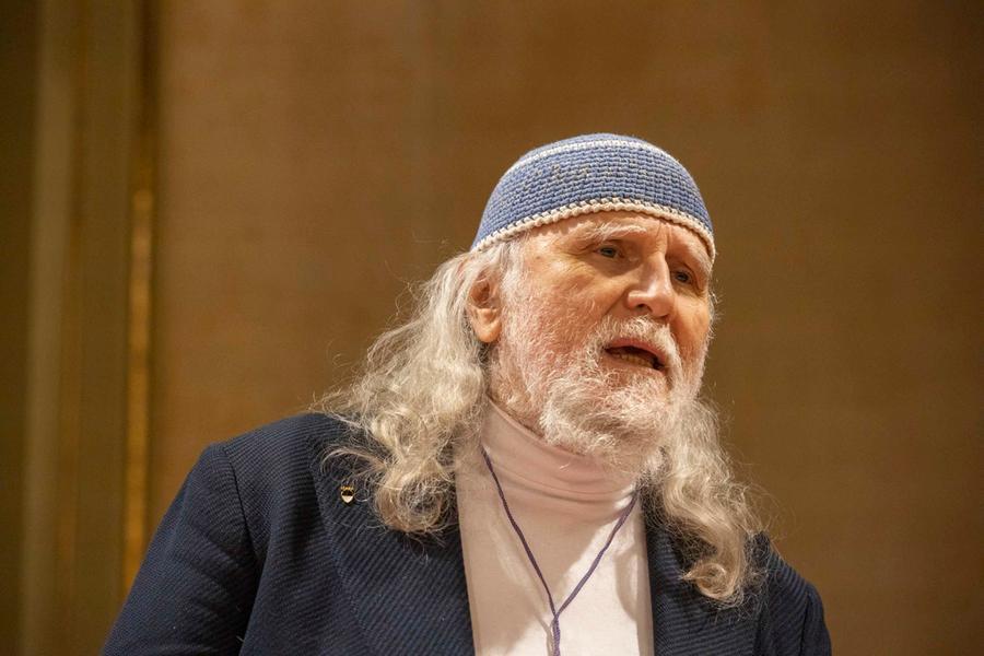 Israele e frasi discutibili, Moni Ovadia non si dimette dal teatro di Ferrara