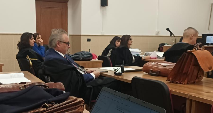 Maltrattamenti a scuola, in aula a Nuoro parla la mamma di una presunta vittima
