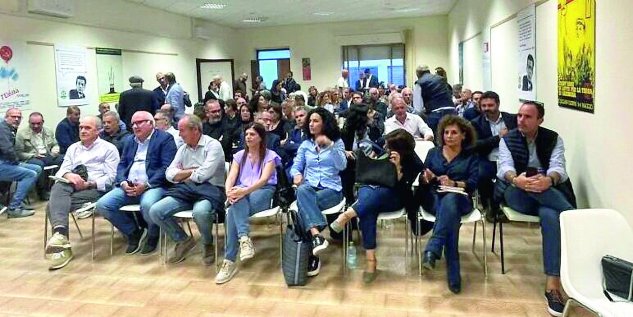 Ora nel Pd c’è chi vuole le primarie, ma regge la linea del nome condiviso