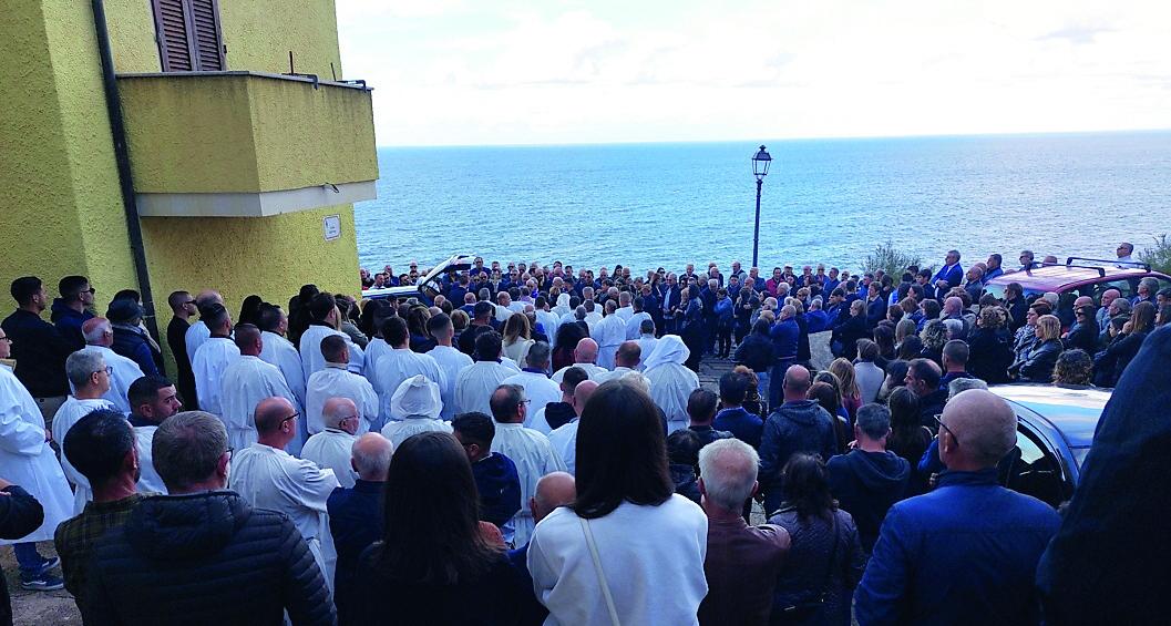 «Buon viaggio Diddo», Castelsardo abbraccia il suo Giuseppe Palmas 