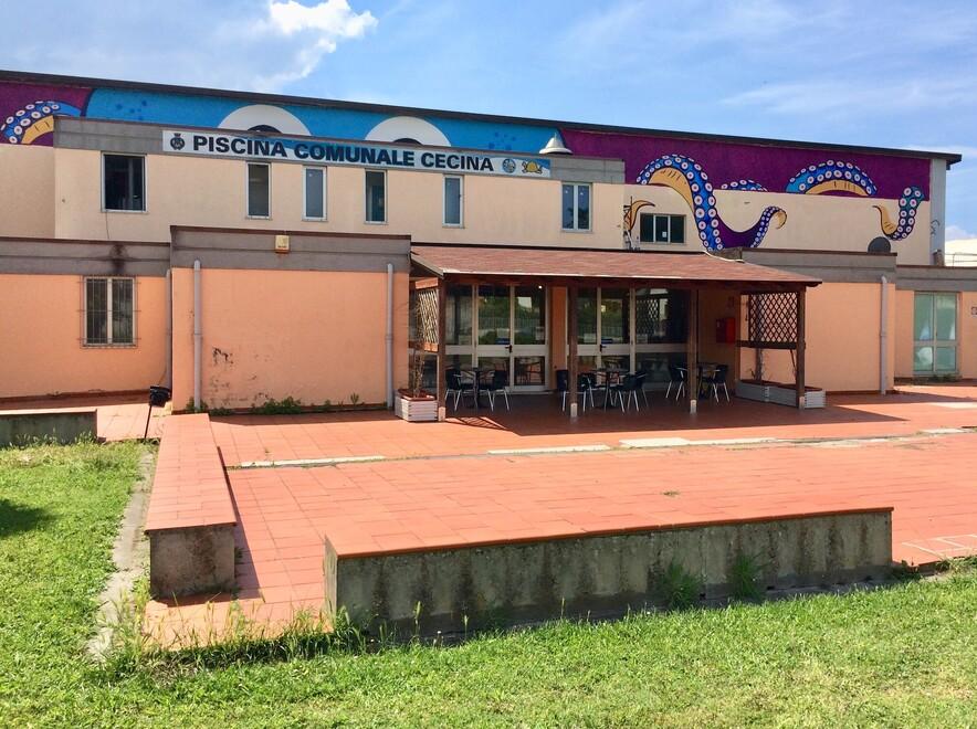 Piscina comunale a Cecina, slittano i lavori. Riapertura solo a fine novembre