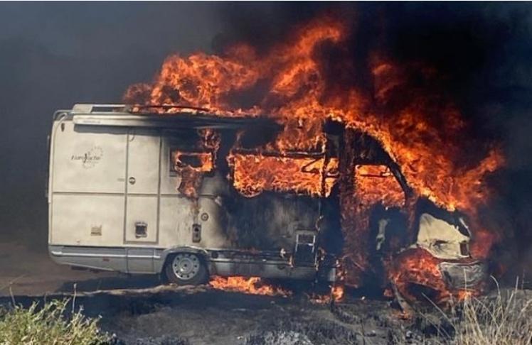 «Quel fornello era dei vicini»: parla Daniel Imbuzan, papà del bimbo morto a Olbia nel rogo dei camper