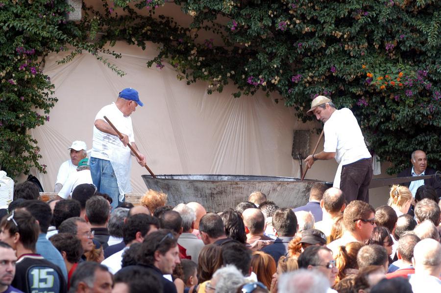 
	Una vecchia edizione della Festa del calamaro

