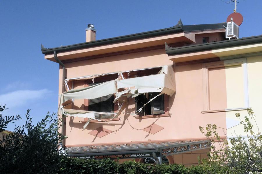 Torre del Lago, il giorno dopo il tornado: in 40 rimangono senza casa. Una residente: «Il vento aveva le mani»
