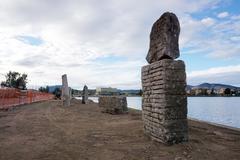 Dieci anni fa l’alluvione, nove monoliti di granito ricordano le vittime