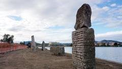 Dieci anni fa l’alluvione, nove monoliti di granito ricordano le vittime