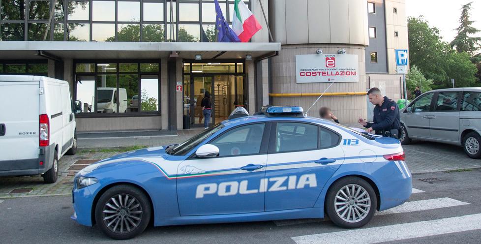 Modena, accoltellato al residence Costellazioni. I residenti: «Abbiamo paura»<br type="_moz" />
