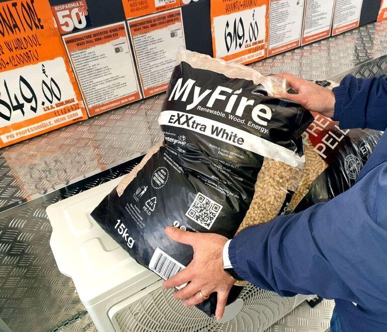 Riscaldarsi costa meno, il prezzo del pellet è quasi dimezzato 