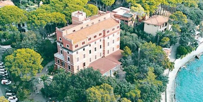 Castiglioncello, lavori fermi al Miramare in attesa dell’ok per la piscina