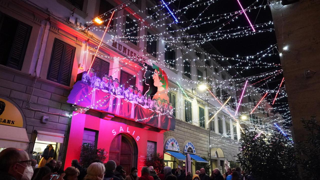 Pontedera, il prezzo del Natale: la città illuminata costa duecentomila euro. Le date e gli eventi
