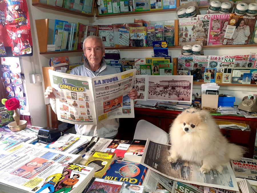Sassari, l’edicola di via Genova compie 50 anni: «Aperti mezzo secolo tra giornali, riviste e il mondo che cambia»