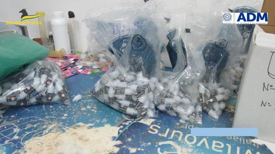 Alghero, opificio abusivo: sequestrati 15mila flaconi di liquido per sigarette elettroniche