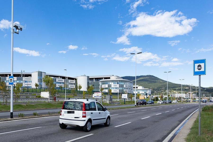 Firenze, sulle multe con i velocar c’è una sorpresa: «Nel 2023 sanzioni in calo del 40-50%. Colpiti soprattutto i turisti»