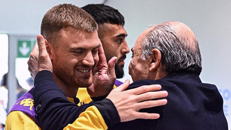 
	L&rsquo;abbraccio tra Lucas Beltr&aacute;n e il presidente viola Rocco Commisso (Foto Acf Fiorentina)

