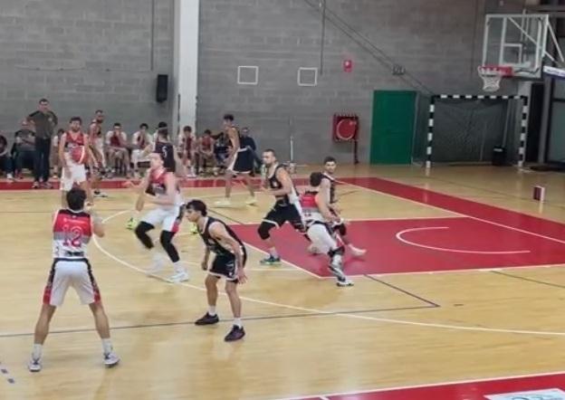 Un momento della partita tra Bc Lucca e Virtus Siena