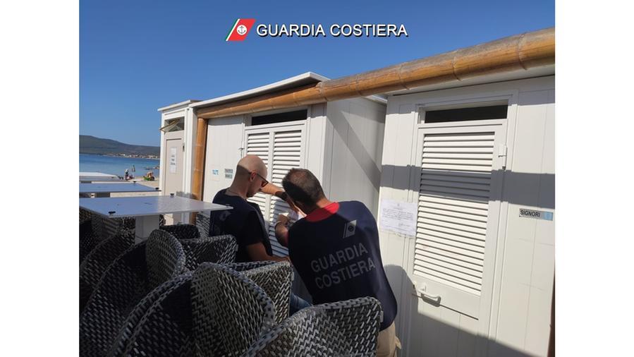 Alghero, occupava illegalmente la spiaggia di San Giovanni: stabilimento sequestrato